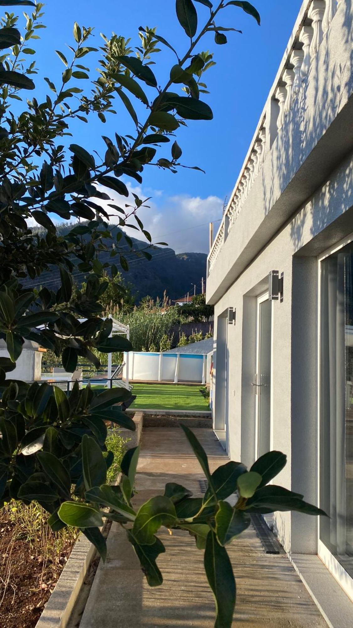 Studio Geek Villa: Matrix-Inspired Open Space with Year-Round Pool Funchal  Exterior photo